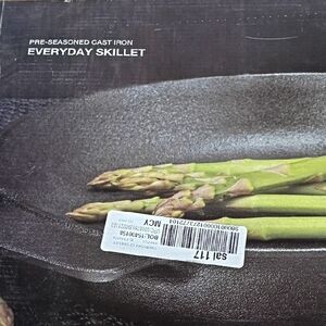 OAK Cast Iron Skillet in Black